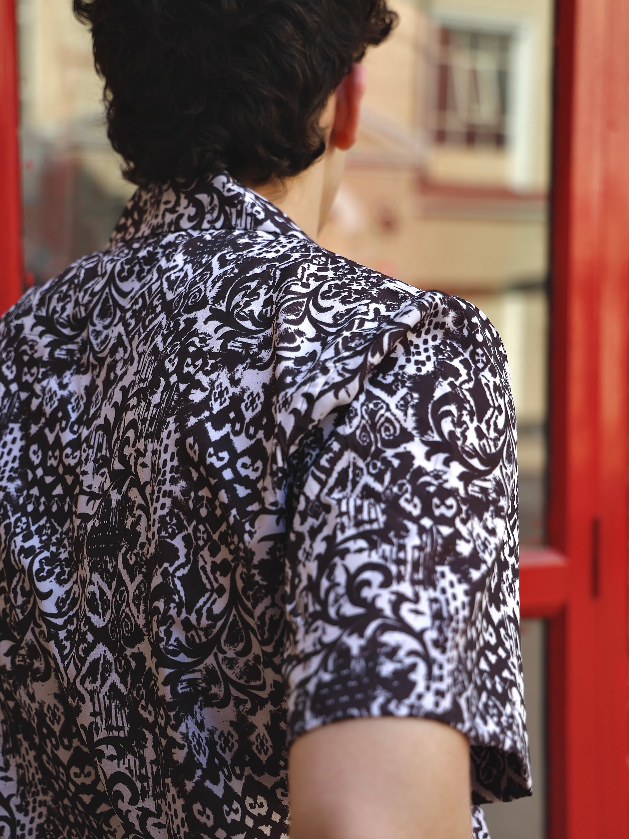 BLACK & WHITE ETHNIC PRINT ALOHA SHIRT